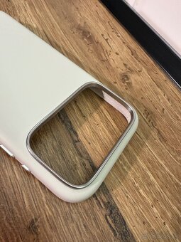 Predam kvalitný kryt na Apple IPhone 17 PRO PANZER GLASS - 5