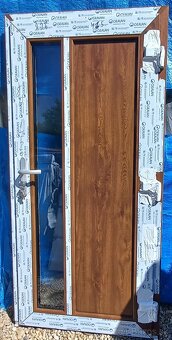 Predám vchodove dvere 99x200 orech a 100x208 svetly dub 3skl - 5