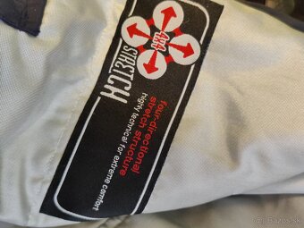 lyžiarská bunda, okuliare a rukavice - 5