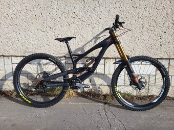 Zjazdový bicykel YT - 5
