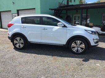 Kia Sportage 2.0 CRDi 4WD Silver 11 990 € / 97200km - 5