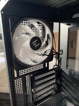 🖥️ PC skrinka – Zalman P10 Black - 5