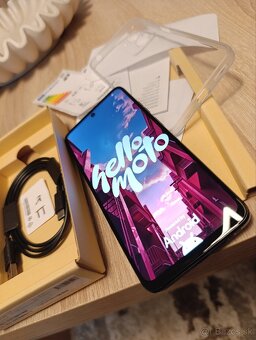 Motorola Moto E 15 nový smartfon - 5