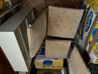 Stôl, stoličky, botník, matrac - 5