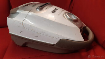 Predám vysavač Rowenta model: RO6477A funkčný. - 5