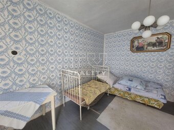 Exkluzívne na predaj vidiecky dom v Hosťovciach, pozemok... - 5