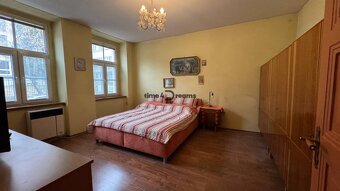 NA PREDAJ 2 izbový byt v historickej bytovke v centre NITRY - 5