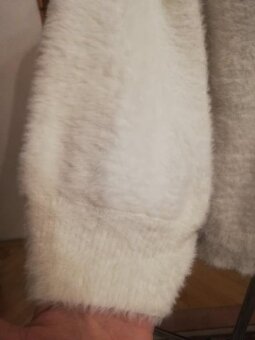 Biely chlpatý svetrík Mango veľkosť L - 5