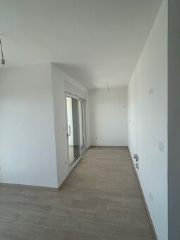 4 izb. Chorvátsko, Makarska, 122m2, terasa, p.2/3, 2x parkin - 5
