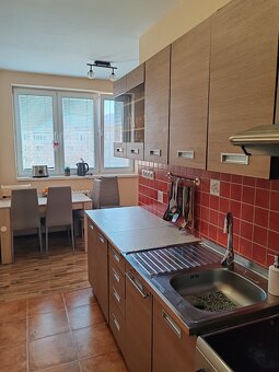 Predaj 3 izbový byt s klímou Brezová pod Bradlom - 5
