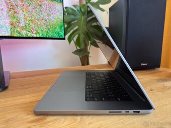 16" Macbook pro M1 Max - 64gb RAM, 1TB SSD, 24 jadrová GPU - 5
