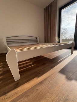 Masívna drevená posteľ - 5