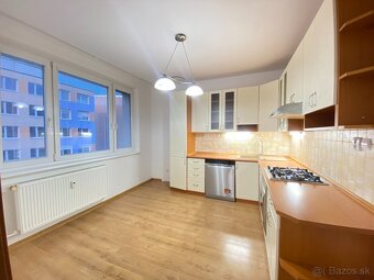 NA PRENÁJOM VEĽKÝ 3-IZBOVÝ BYT S DVOMA LOGGIAMI, UL. FÁBRYHO - 5