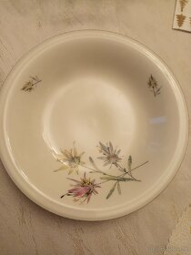 Polievkové misy, servirovaci tanier, čajník, mliečnik. - 5