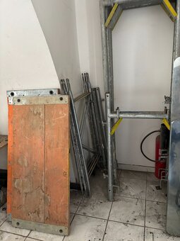 Fasádne lešenie (2 a 1/2 klietky) - 5