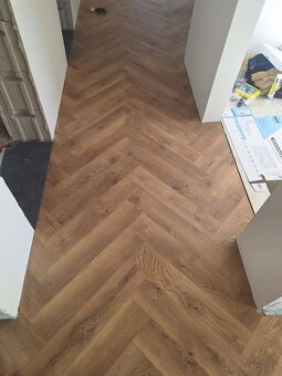Pokládka podlahy, maliarske práce a tapetovanie - 5