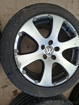 Volkswagen R17 - 5