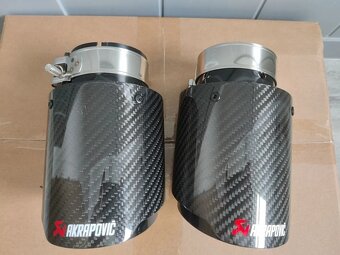 Univerzálna  koncovka výfuku Logo: Akrapovič  dizajn Carbon - 5