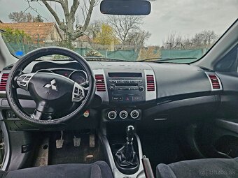 Mitsubishi Outlander - 5