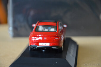 1:43 Mercedes - 5