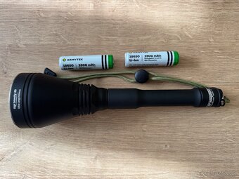 Hľadacie svietidlo Armytek Barracuda Pro - 800 metrov dosah - 5