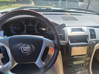 Cadillac Escalade - 5