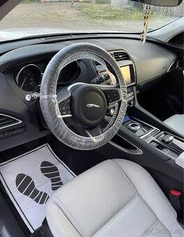 Svadobné auto na prenájom – Jaguar F-PACE - 5
