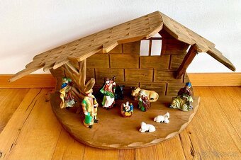 Starý velký krásný dřevěný betlém s osvětlením - 5