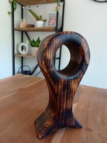 Nový drevený stojan na hudobné slúchadlá - HANDMADE - 5