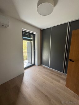 Na predaj slnečný 2-izbový byt s parkovacím miestom - 5