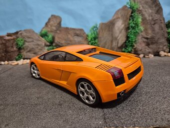 Prodám model 1:18 Lamborghini gallardo - 5