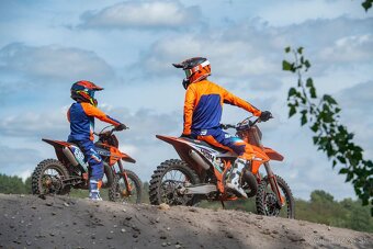 Kvalitný detský priedušný modrý oranžový komplet shot - 5