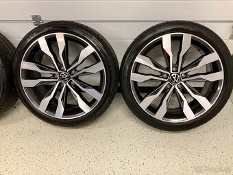 Letná sada org VW SUZUKA 5x112 8J ET47 225/40 R19 - 5