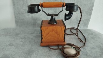 Starý telefon Tesla k dekoraci. - 5