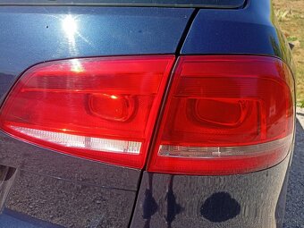 Predám originál zadné svetlá passat B7 combi - 5