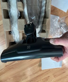 Tyčový vysávač Electrolux 300 clean nové príslušenstvo - 5