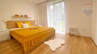 Predaj 3-izbový apartmán 81 m2, balkón 18 m2, výťah, garážov - 5