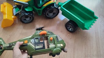 Veľký traktor, vrtuľník, auto so zdvíhacou plošinou - 5