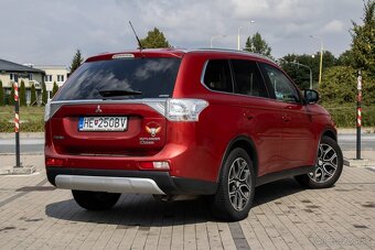 Mitsubishi Outlander 2.2 DI-D Intense+ 110kW (2015. - 5