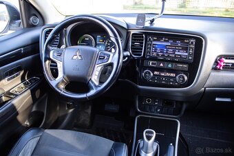 Mitsubishi Outlander PHEV Plugin Hybrid - 5