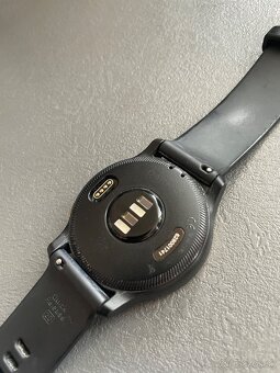 GARMIN VENU ZLATÉ S ČIERNYM REMIENKOM - 5