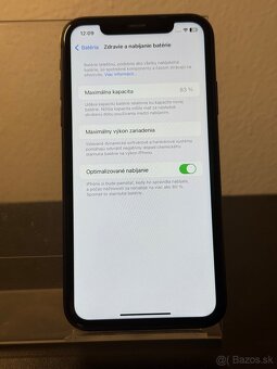 Predám Apple iPhone 11 64GB Black Malé známky používania - 5