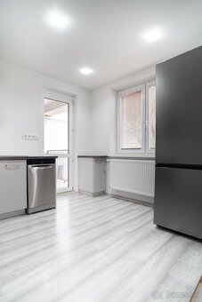 2i svetlý, kompletne zrekonštruovaný a zariadený byt - Peder - 5
