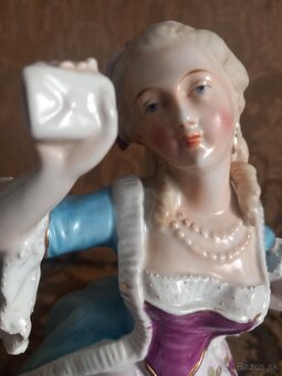 Porcelánová socha- Dáma s listom - 5