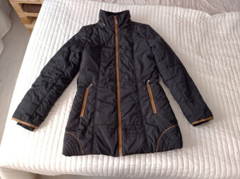 Čierna prešivana damska vetrovka značková Nature s kapucňou - 5