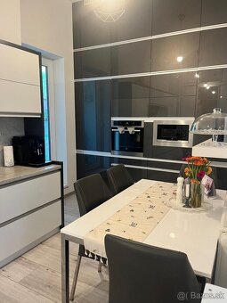 Prémiový 2 izbový byt na skok od námestia - 5