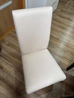 Stôl a stoličky - 5