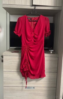 Šaty prettylittlething veľkosť XS - 5