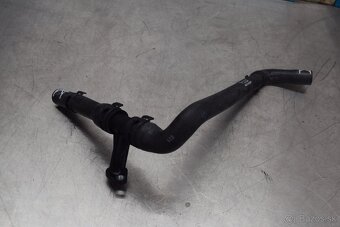 porsche cayenne alternator tecko vodna hadica vodne tecko - 5