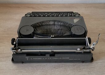 Starožitný písací stroj HERMES Baby z roku 1940 - 5
